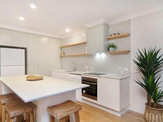 Tumut Unit 2 - Balcony with Tweed Harbour Views - Coolangatta - 5