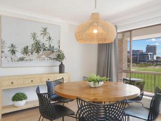 Tumut Unit 2 - Balcony with Tweed Harbour Views - Coolangatta - 7