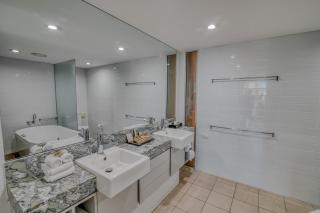 Coconut Grove - Port Douglas - 4