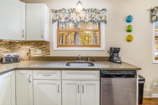 Saltbox - Thompsonville - 7