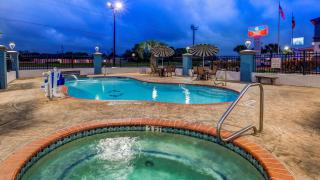 SureStay Plus Hotel by Best Western Alvin - 1