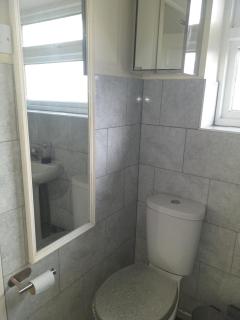Large double room or single room with shared bathroom - 2