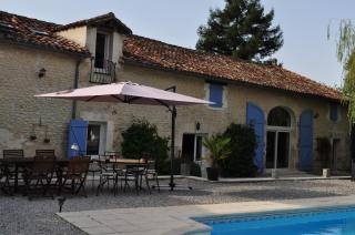 Chambres d'Hôtes La Grange Au Bois - Champagne-et-Fontaine - 0