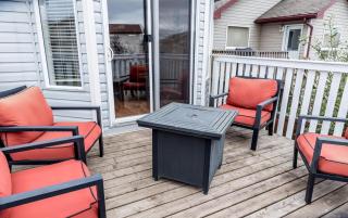 3 beds , Private Cozy Patio , 4 mins drive to Starbucks - 3