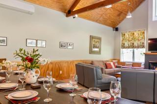 The Red Barn - Lake Okareka Holiday Home - Rotokawa - 2