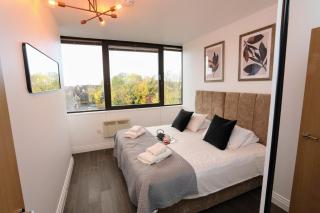 Aisiki Living at Upton Rd, Multiple 1, 2, or 3-Bedroom Apartments, King or Twin beds with FREE Wi-Fi & PARKING - Watford - 7