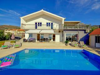 Holiday Home Aurora by Interhome - Stari Stafilic - 0