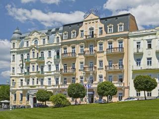 Hotel Paris - Mariánské Lázně - 0