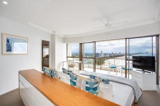 Gemini Court Holiday Apartments - 4