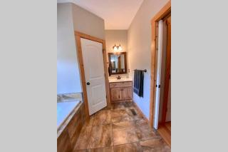 Riverside Lodge on the River - 1