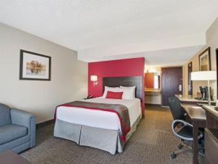 Quality Inn & Suites Columbus - Columbus - 4