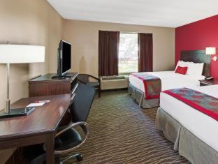 Quality Inn & Suites Columbus - Columbus - 1