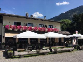 Restaurant Gästehaus Wiesenheim - Uderns - 0