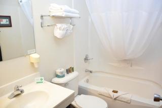Roosevelt Inn & Suites - Watford City - 1