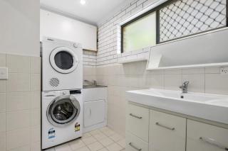 Golden Shores Unit 1 21 Landsborough Parade - Caloundra - 1