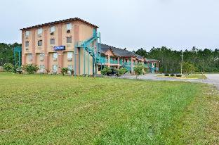 Super 8 by Wyndham Moss Point - 7