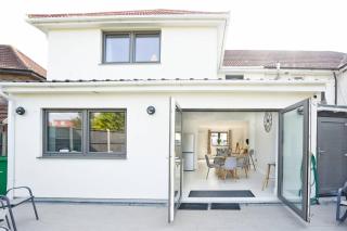 Home from home - 4 Double Bed House with Parking - Slough - 7