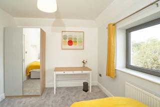Home from home - 4 Double Bed House with Parking - Slough - 3