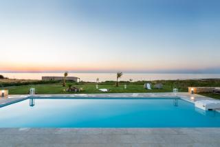 Beachfront Nymphes Aigli with Private Pool, Children Area & BBQ - Skaleta - 1