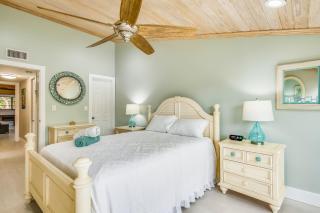Executive Bay Club Condo M-1 - 1