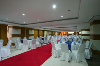Crown Regency Hotel & Towers - 3