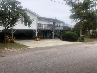 Beach Breeze 1, short walk to Atlantic Ocean, pet friendly, very quiet & family friendly - Myrtle Beach - 7