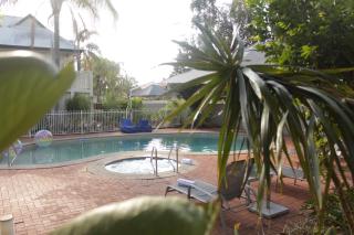 At The Sound Noosa Motel - Noosaville - 1