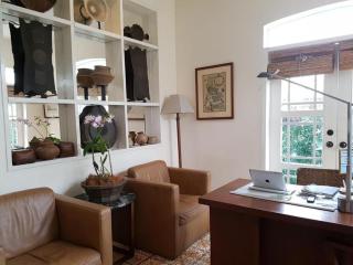 Charming La Casita Mercedes, 5Br and 5TB for Family and Friends Staycation - Manila - 1