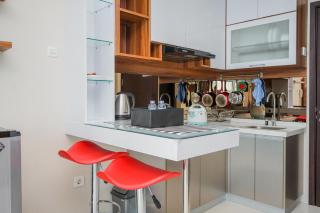 Chic and Strategic Studio Brooklyn Alam Sutera Apartment By Travelio - 3