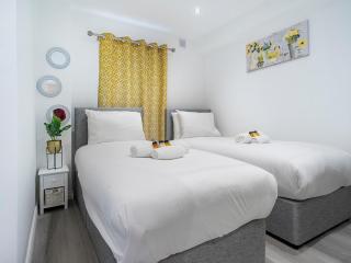 Pass the Keys - Bright & Airy 2BR 2Bath Apt in Perfect Location - 2