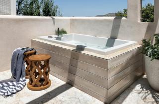 Jasmine - A Renovated Stone Building House - 0