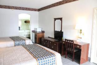 Texas Inn Downtown McAllen - 8