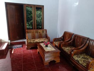 Sritanjung Homestay - Banyuwangi - 7
