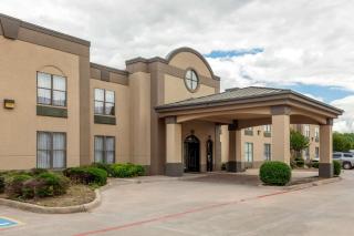 Quality Suites Sherman - 8