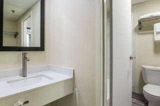 Quality Inn Grayville - 3