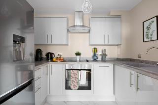 Spacious & Cosy, Netflix, Parking, Colindale Station - 9