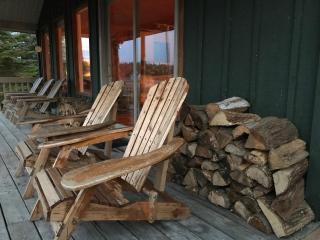 Sunset Lakehouse, cozy cottage - 9