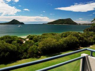 Ocean Shores 12 Waterfront Unit with Sensational Water Views WiFI and Air Conditioning - Nelson Bay - 6