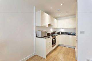 MODERN APARTMENT at SLOUGH STATION, LONDON IN 18 MINS! - Slough - 2