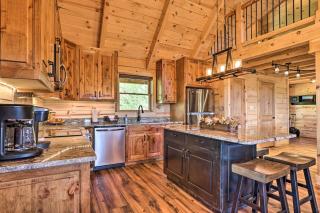 Spacious Mountain Retreat with Hot Tub and Views! - Gatlinburg - 3