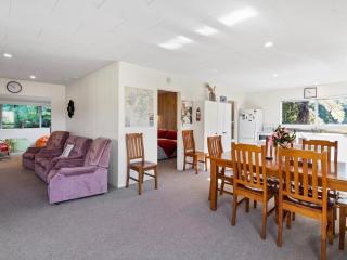 Family Fun at The Lake - Lake Tarawera Home - Lake Tarawera - 6