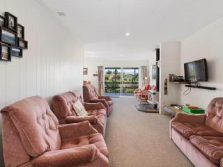 Family Fun at The Lake - Lake Tarawera Home - 5