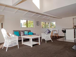 Beach Central - Whangamata Holiday Home - Whangamata - 7
