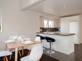 Beach Central - Whangamata Holiday Home - 5