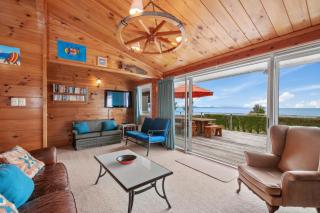 Lakefront Lodge - Kuratau Holiday Home - 9