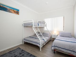 Bayview I Absolute Waterfront with Jetty I 5 Mins to Hyams Beach - Erowal Bay - 3