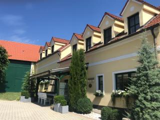 Weingut & Gästezimmer Edelmann - Göttlesbrunn - 0
