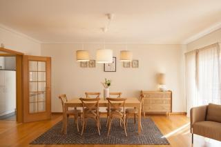 FLH Cascais Wooden Spacious Apartment - 8
