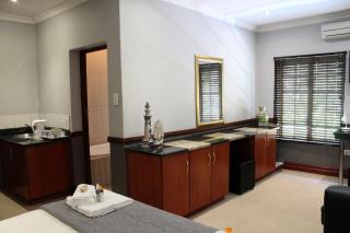 Prinshof Manor Guesthouse - 4