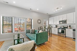 2BR Minimalist Apt in Logan Sq near Train & Stores - Milwaukee 2 - Chicago - 0